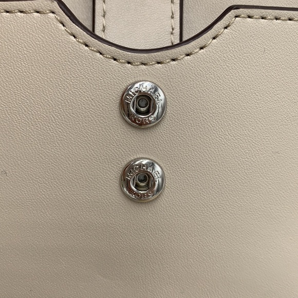 MICHAEL KORS LARGE DOUBLE ZIP WRISTLET LIGHT SAND MULTI COLOR - Picture 10 of 16